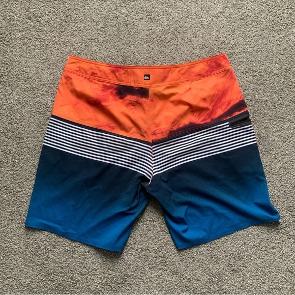 Quiksilver Men’s Swim Trunks 🌊 - Picture 2 of 5